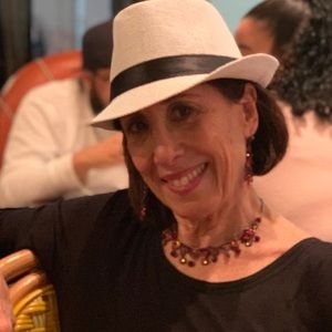 Meet your Posher, Leslie